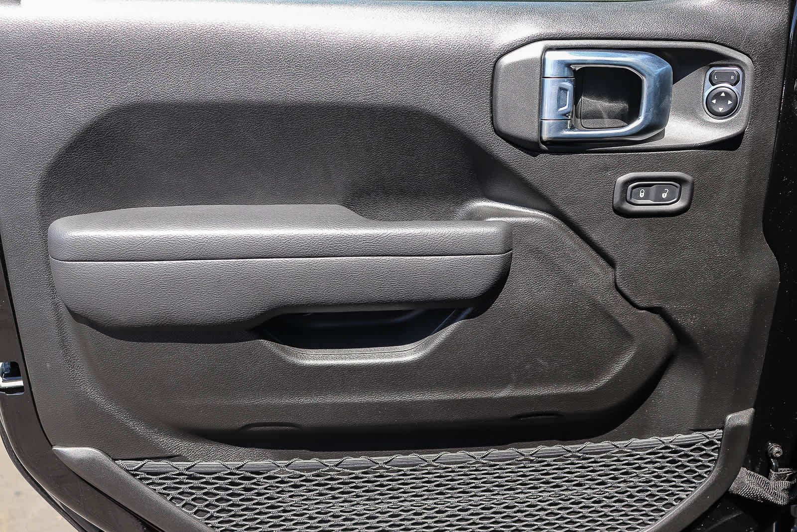 New 2026 Black Clear-Coat Exterior Paint Jeep Sport S image 21
