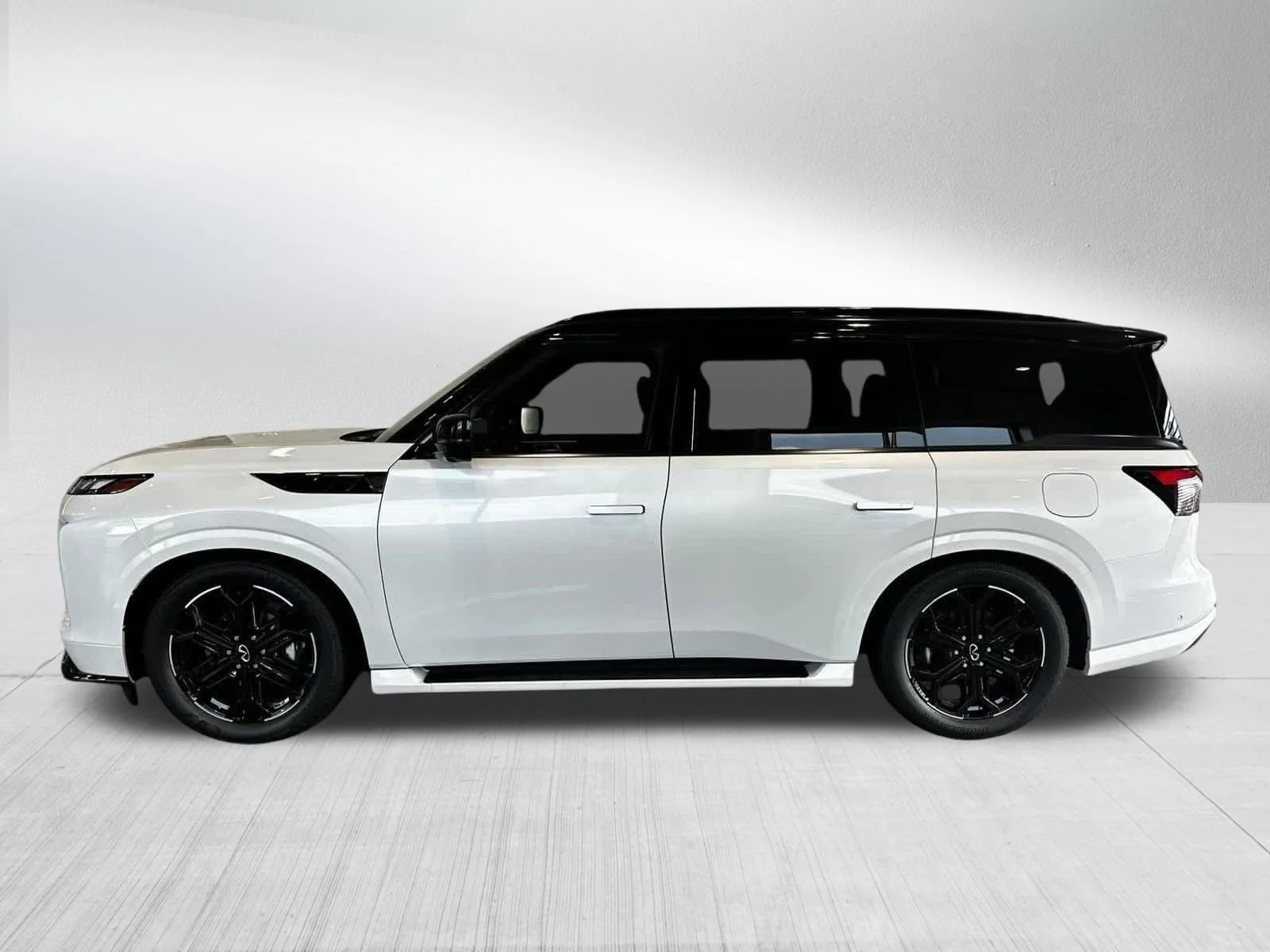 New 2027 2T RADIANT WHIT INFINITI Sport 4WD image 2