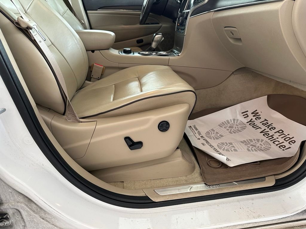 Used 2017 White Jeep Overland image 37
