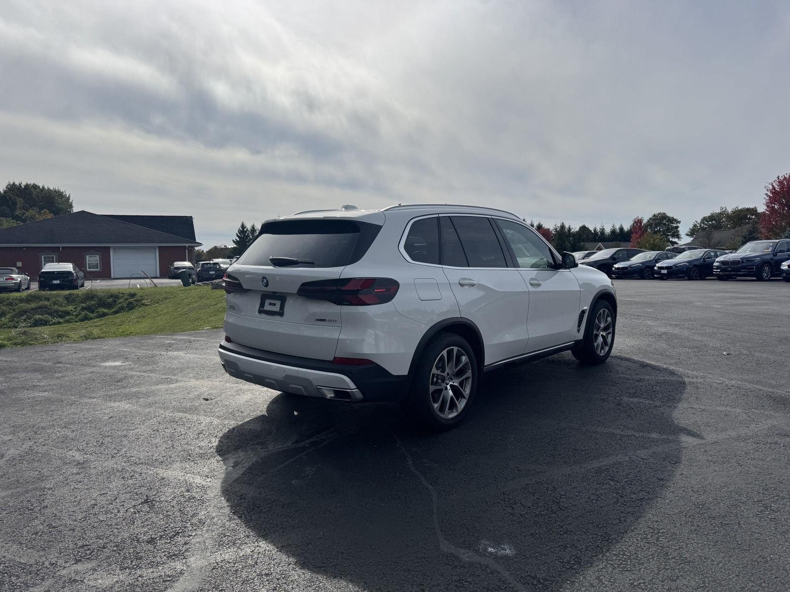 New 2026 Alpine White BMW xDrive40i image 3