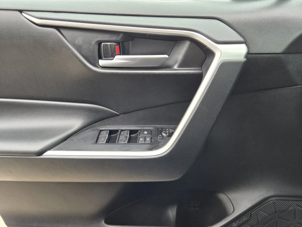 2024 Toyota RAV4 XLE - Photo 15