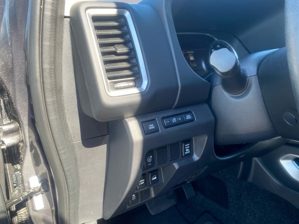 Used 2022 Gray Nissan SV image 12