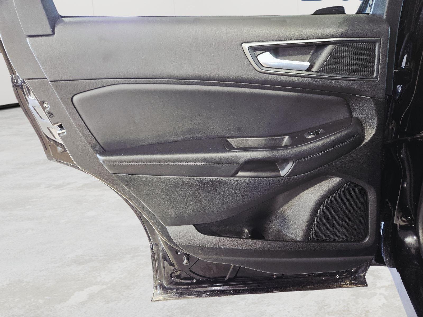 Used 2024 Agate Black Ford SE image 18