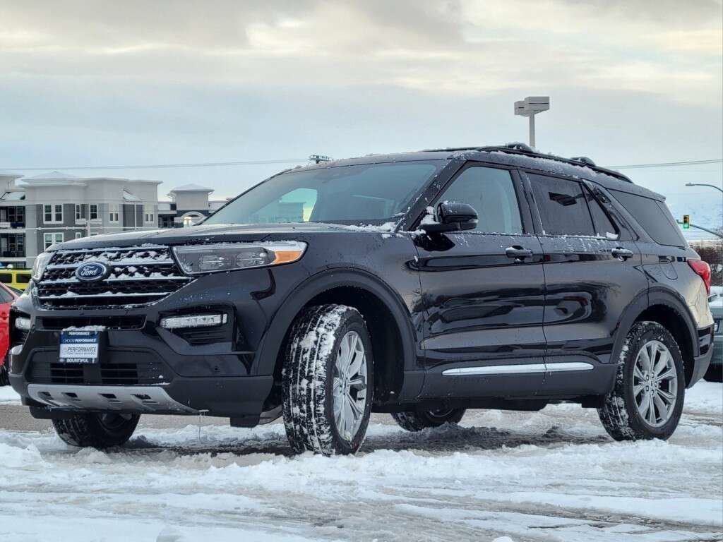 Used 2023 Black Metallic Ford XLT image 16
