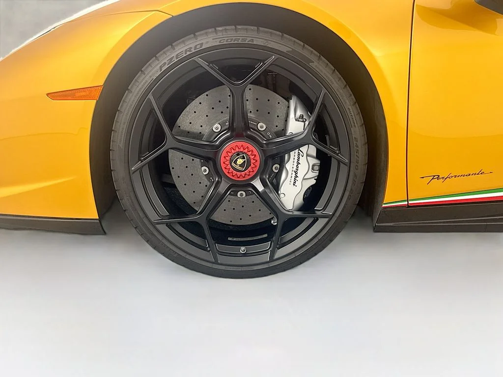 Used 2018 Gold Lamborghini Performante image 32