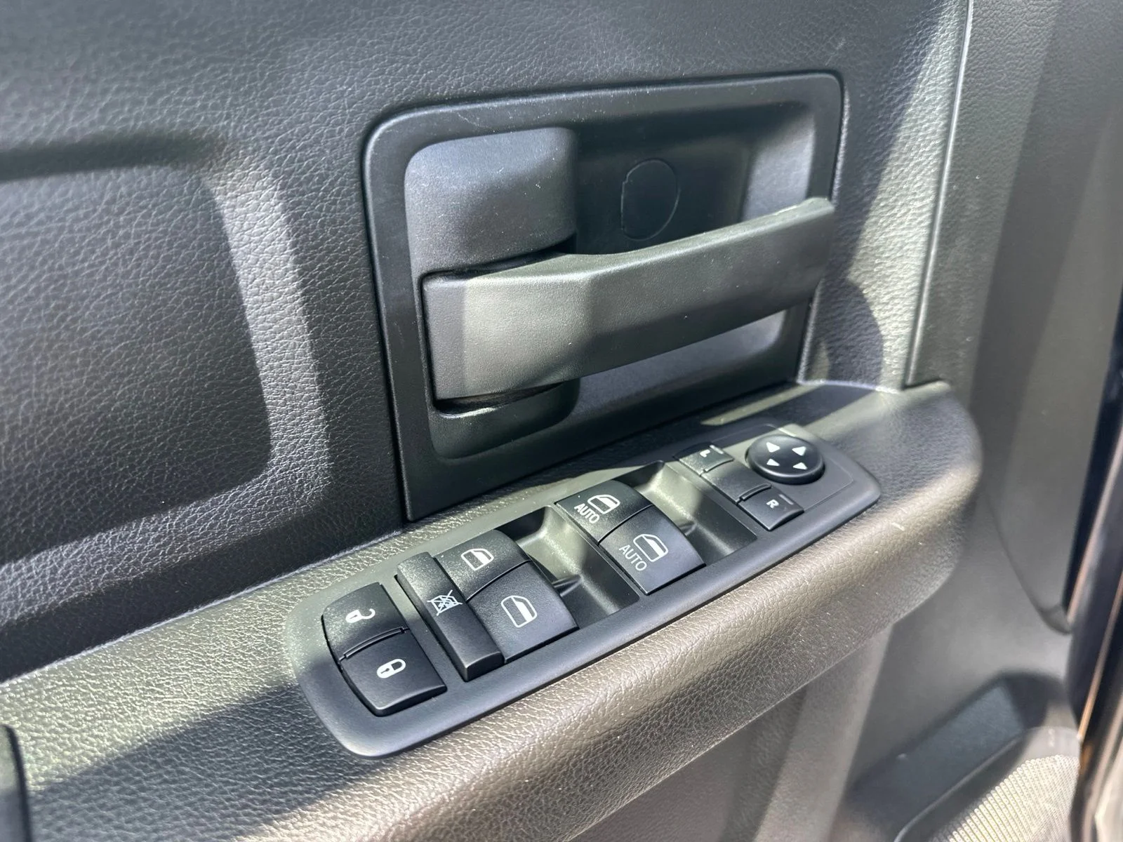 Used 2019 Gray Ram Express image 18