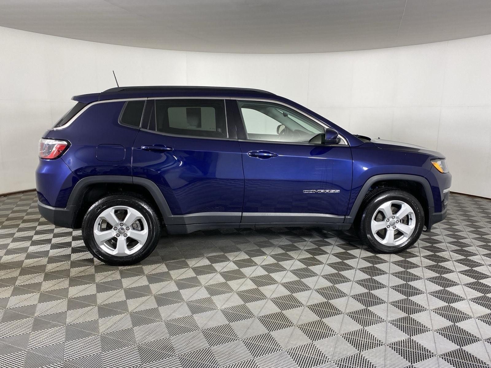 Used 2021 Jazz Blue Pearlcoat Jeep Latitude image 8