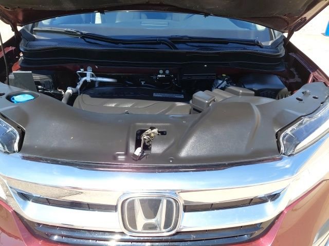 Used 2020 Deep Scarlet Pearl Honda Touring image 38