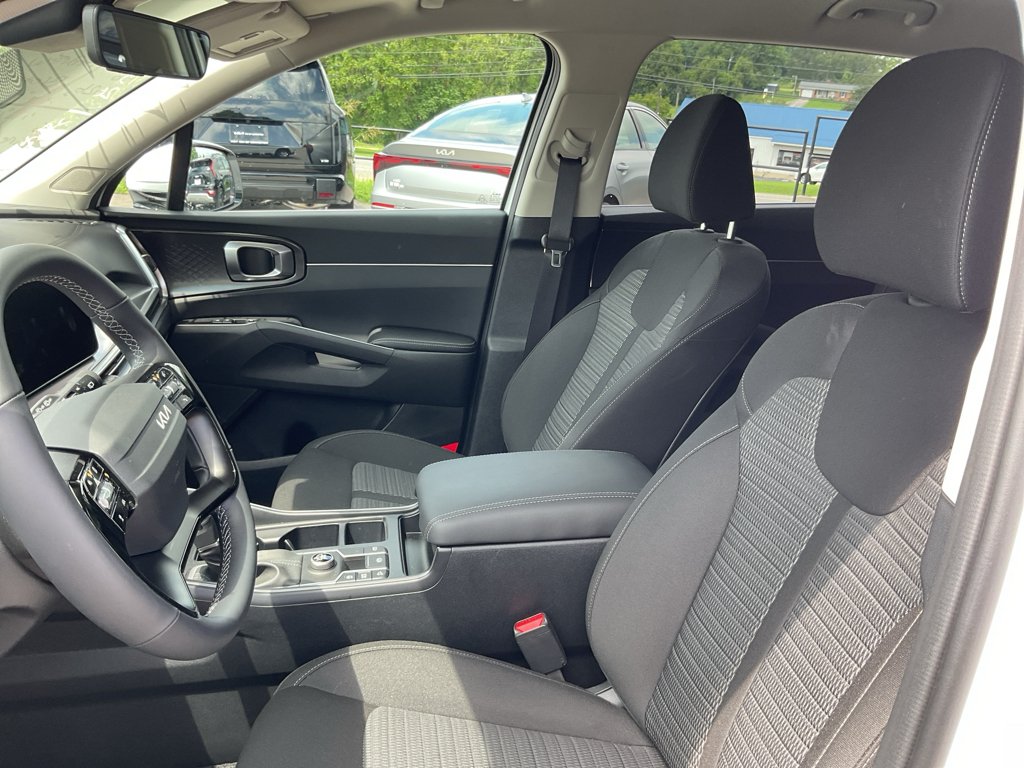 Used 2026 Whi Kia LX image 18