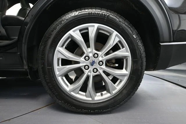 Used 2020 Black Ford Limited image 10