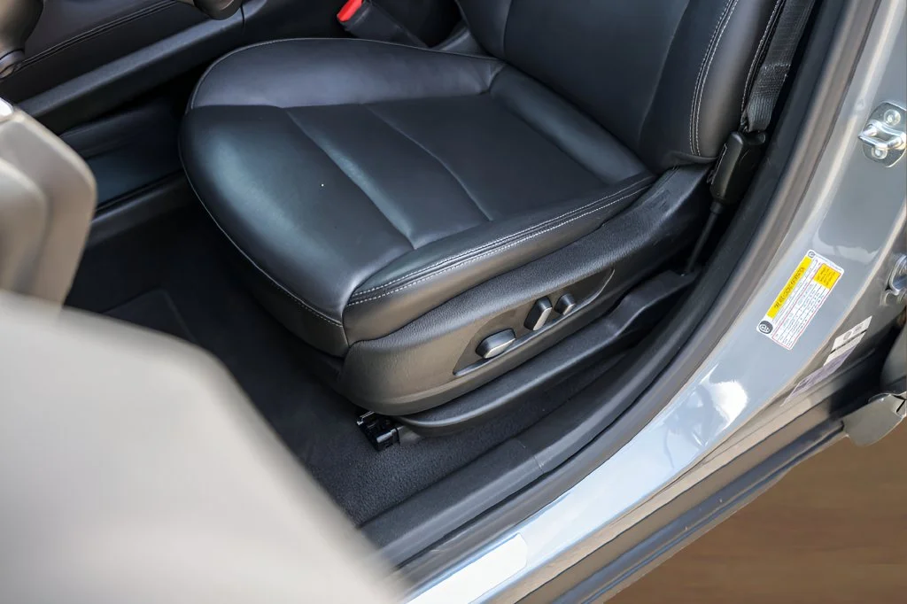 Used 2025 Silver Cadillac Premium Luxury image 8