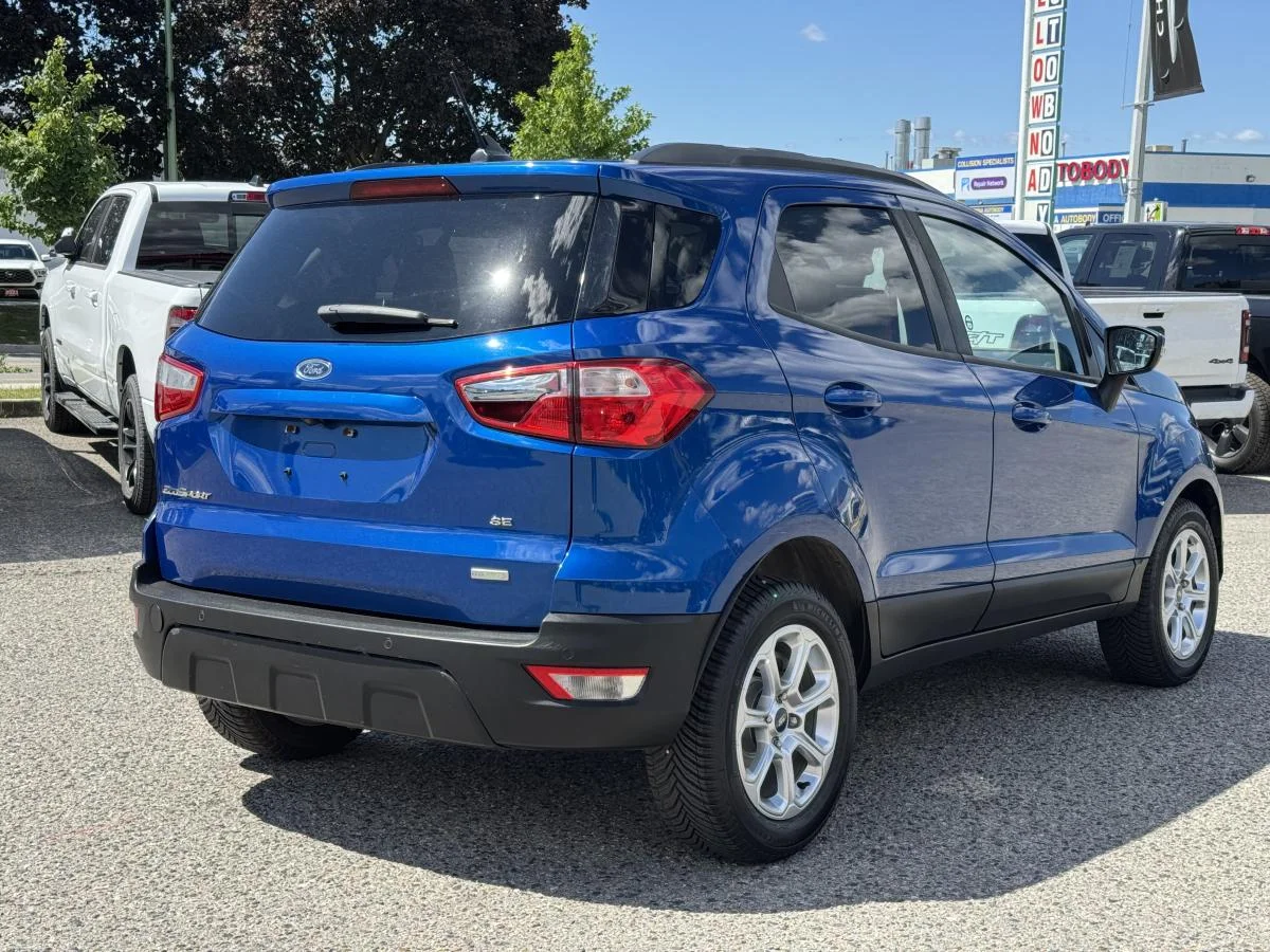 Used 2018 Blue Ford SE image 6