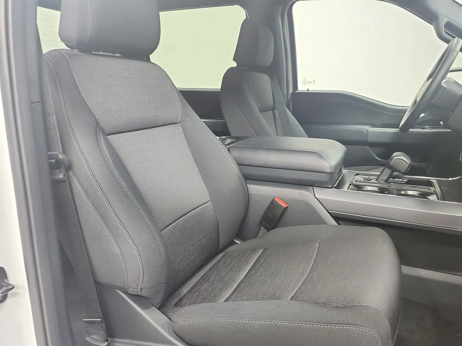 New 2026 Oxford White Ford XLT image 44