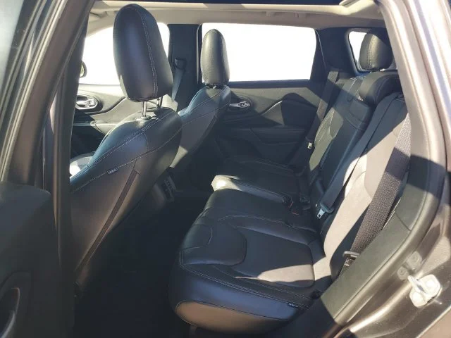 Used 2017 Granite Crystal Jeep Latitude image 25