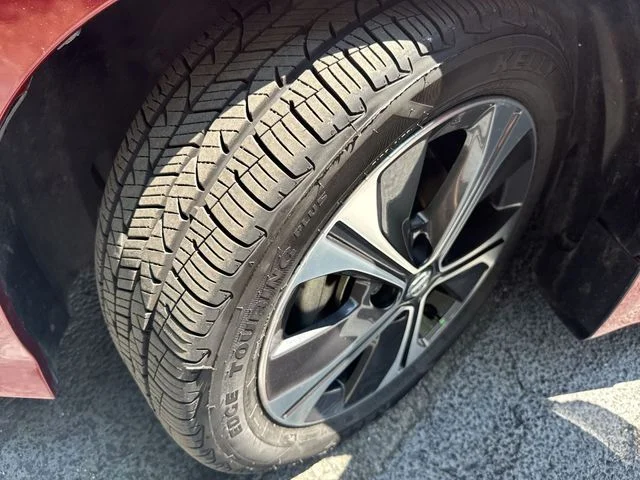 Used 2018 Red Nissan SV image 32