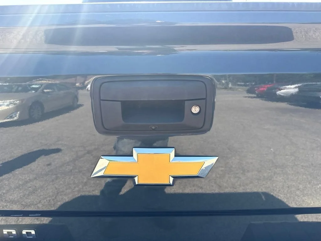 Used 2017 GRAPHITE METALLIC Chevrolet LT image 37