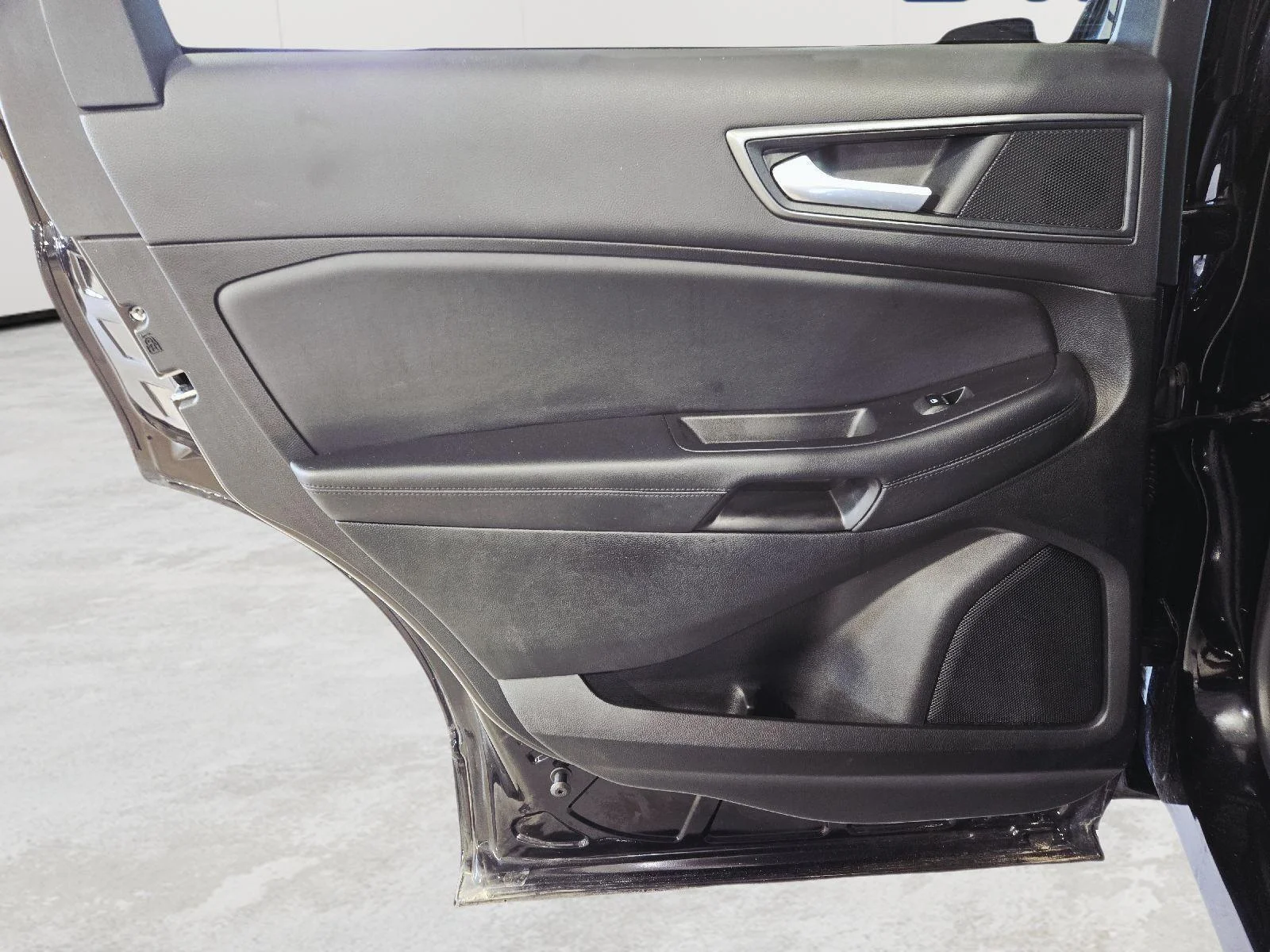 Used 2024 Agate Black Ford SE image 18