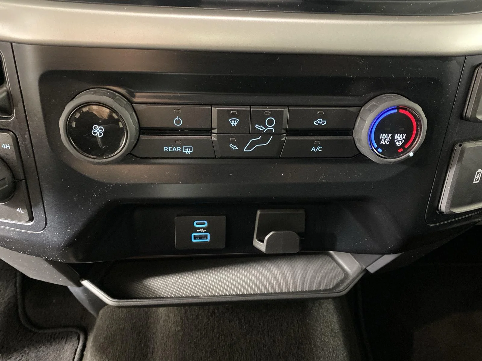 Used 2022 Iconic Silver Ford XLT image 22