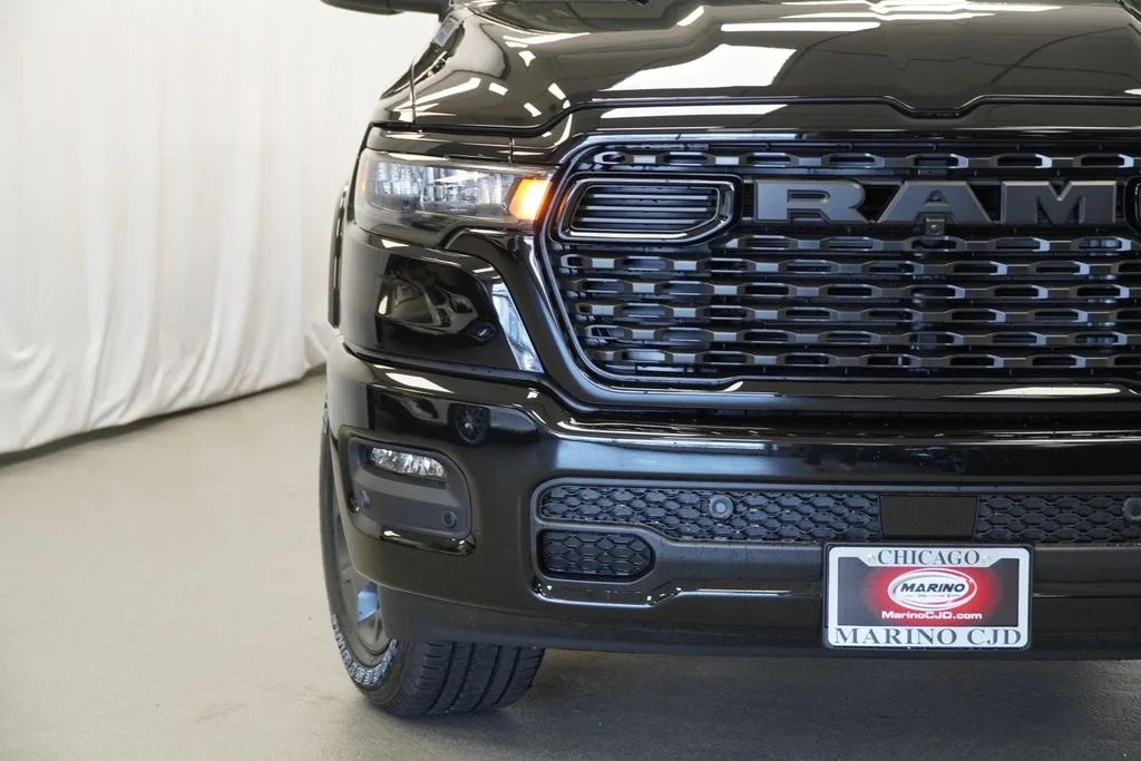 New 2026 Diamond Black Crystal Pearl-Coat Exterior Paint RAM Big Horn/Lone Star image 6
