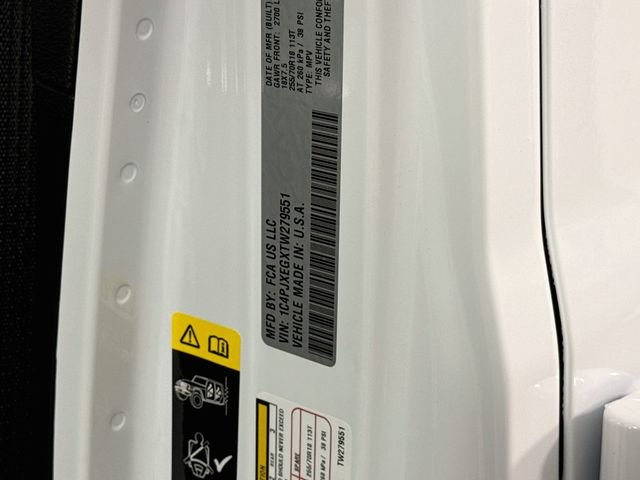 New 2026 Bright White Clear-Coat Exterior Paint Jeep Sahara image 31