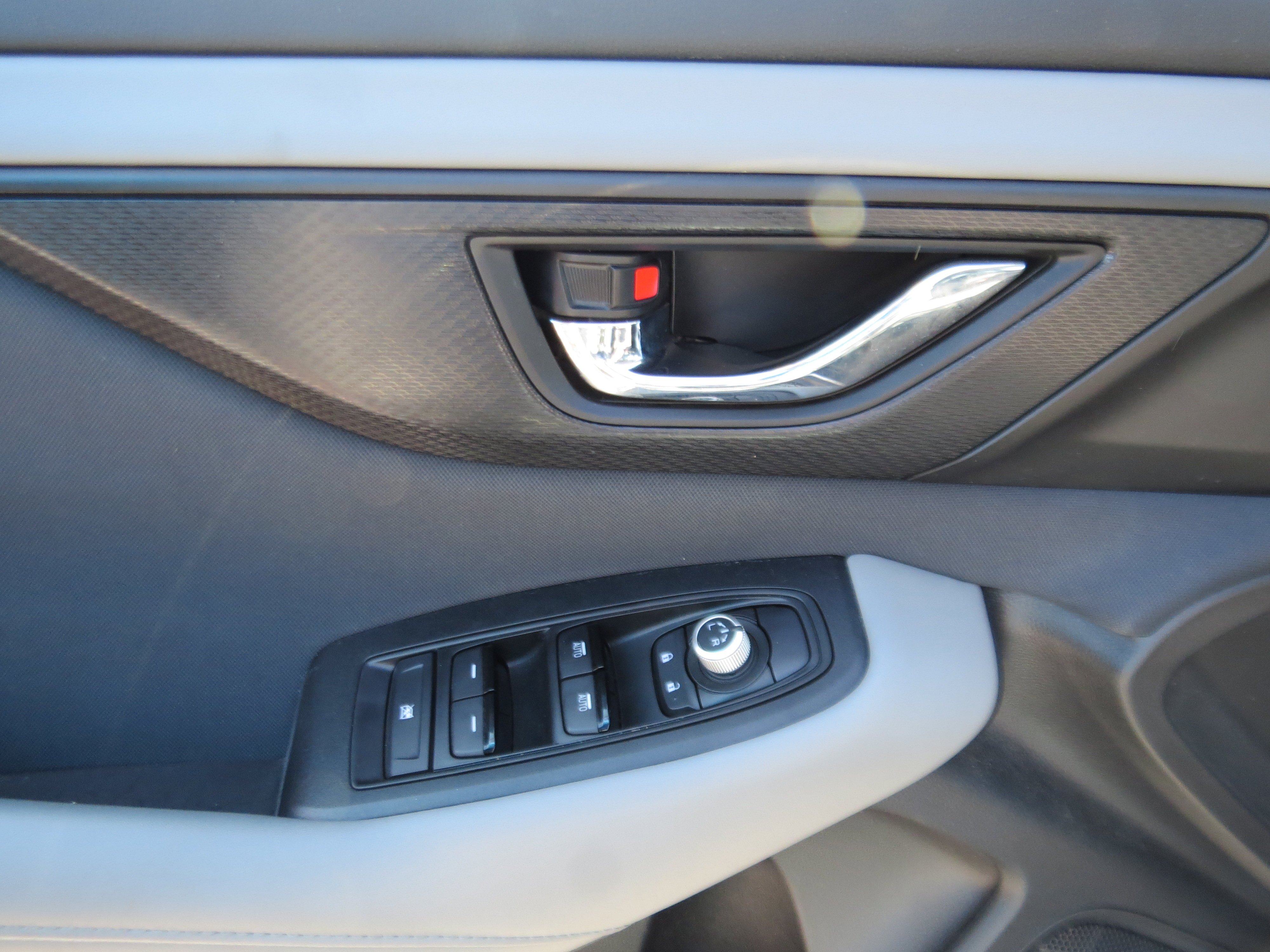 Used 2023 Ice Silver Metallic Subaru Premium image 15