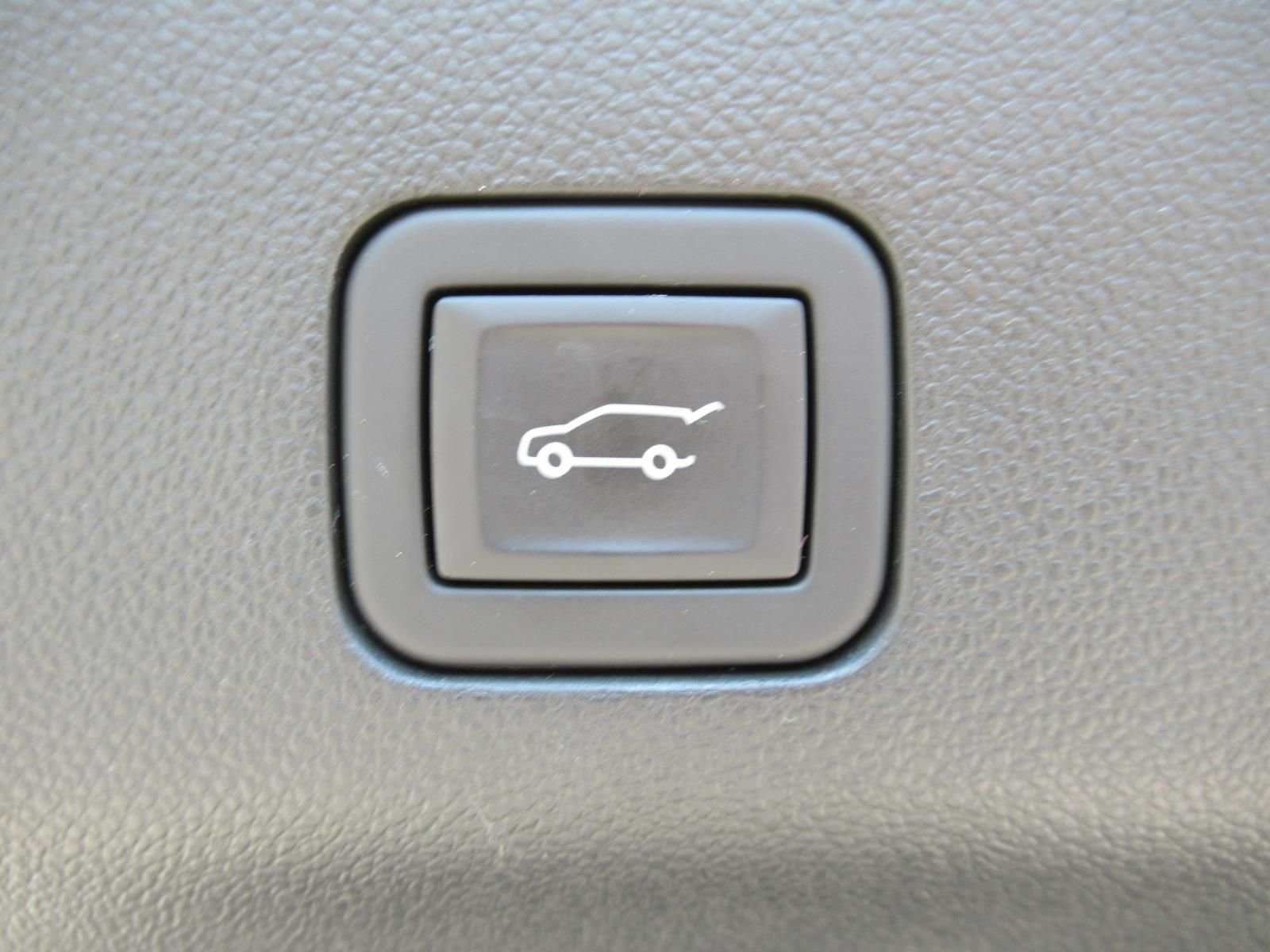 Used 2024 Gray Chevrolet Z71 image 41