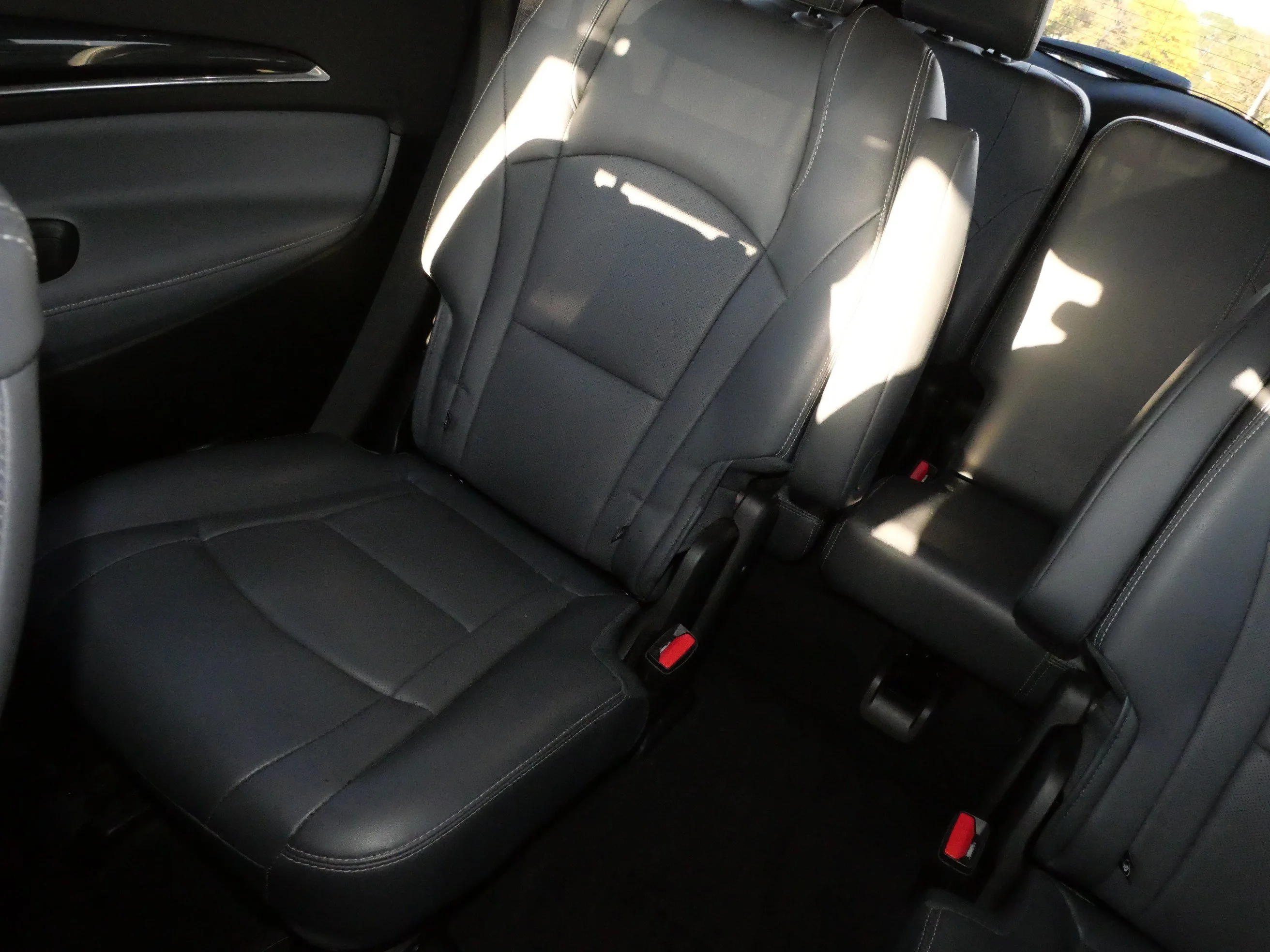 Used 2018 Red Quartz Tintcoat Buick Essence image 12
