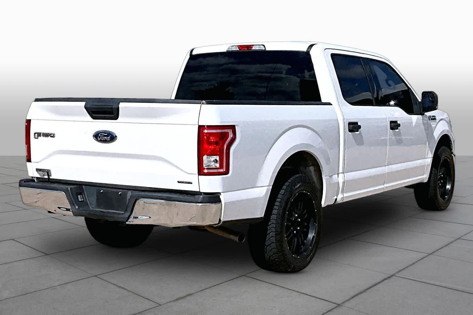 Used 2015 Oxford White Ford XLT image 12