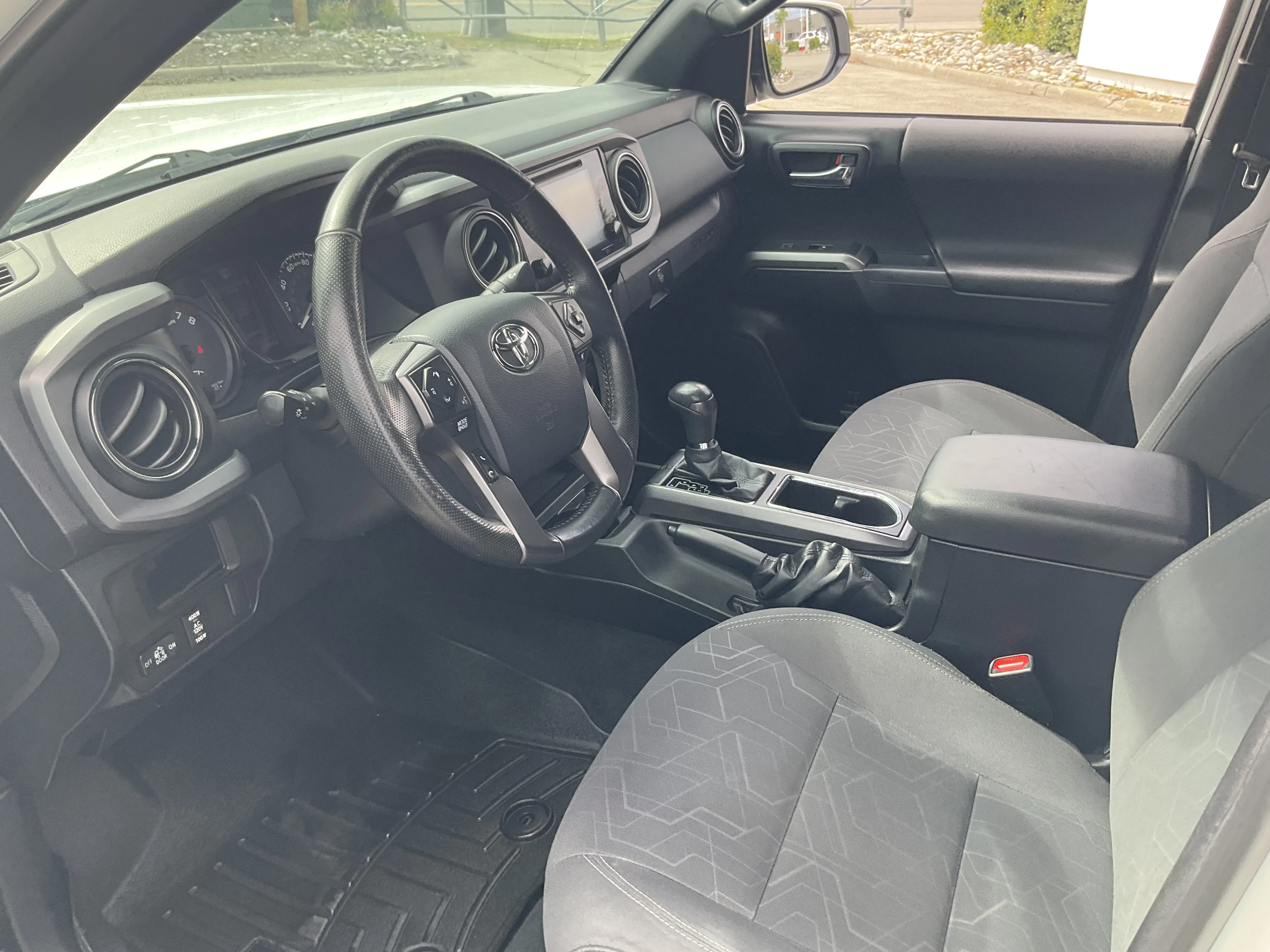 Used 2016 Super White Toyota SR/SR5/TRD Sport/TRD Off Road image 5