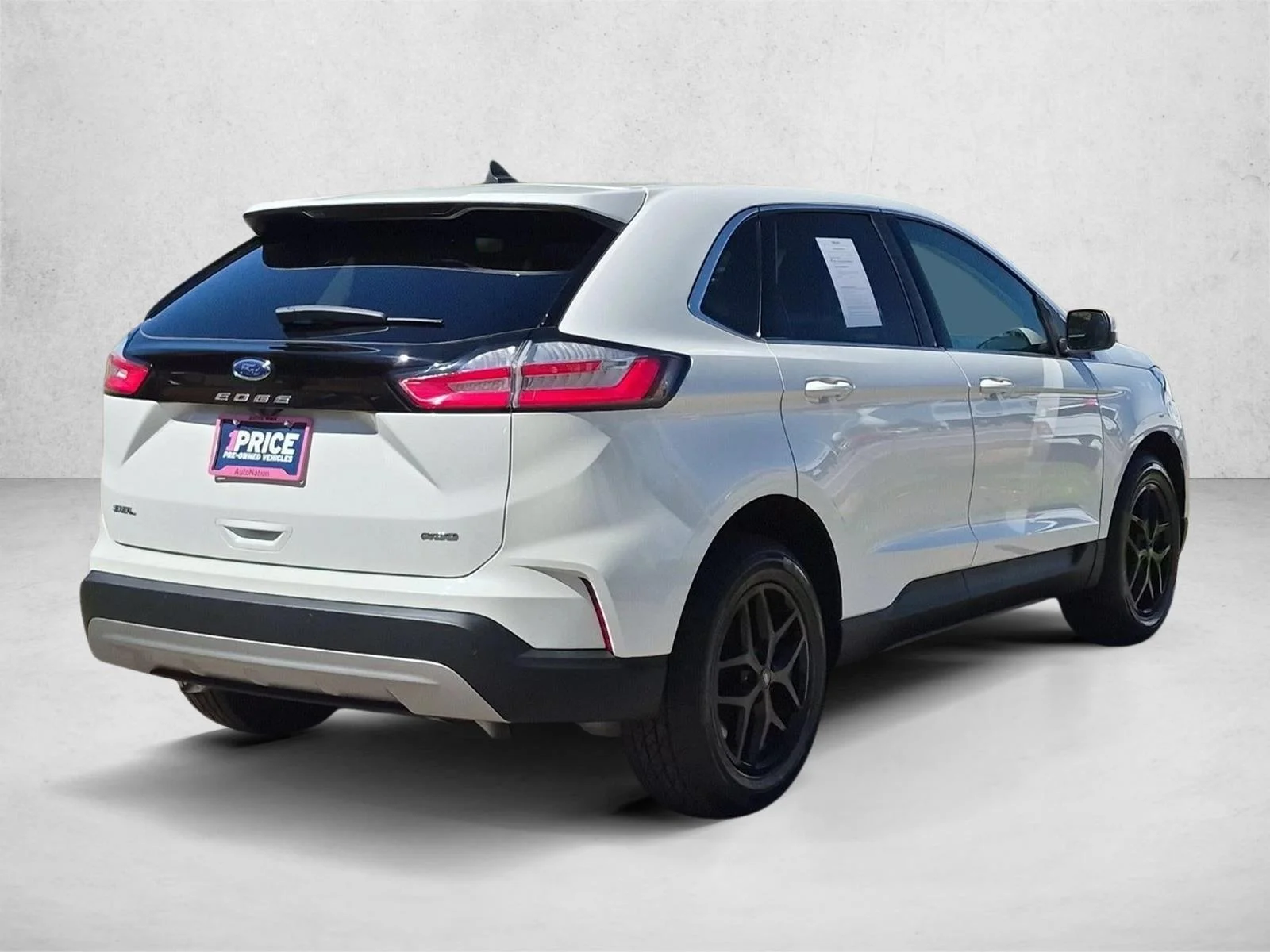 Used 2024 Star White Ford SEL image 5