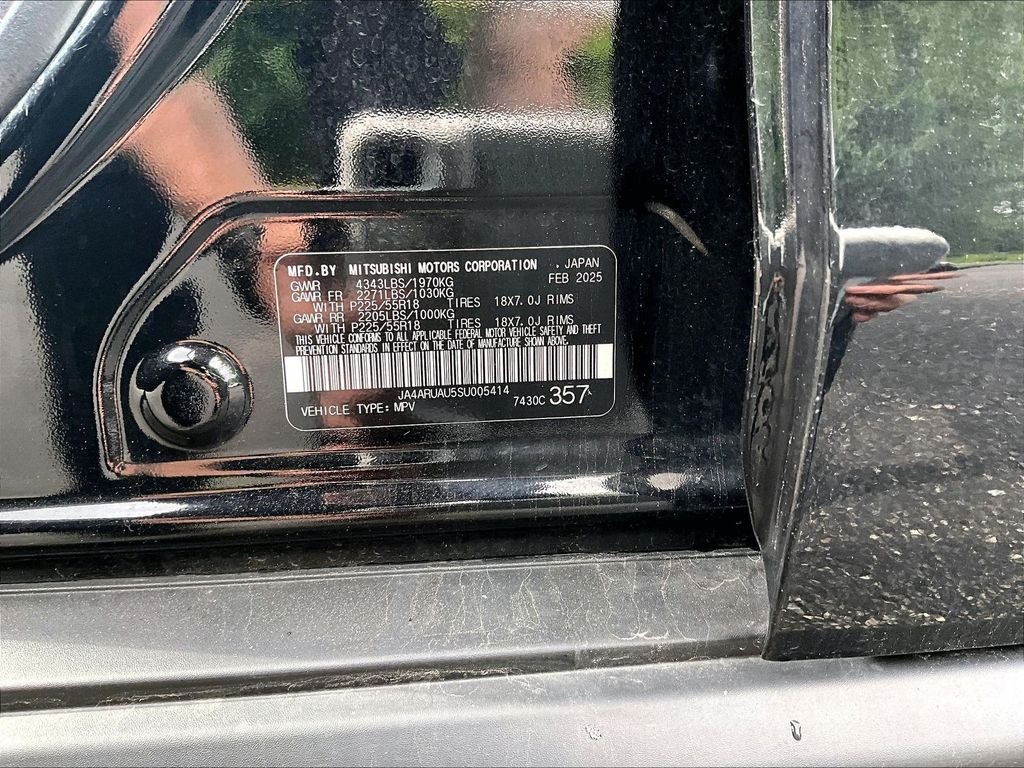 Used 2025 Alloy Silver Metallic Mitsubishi  image 35