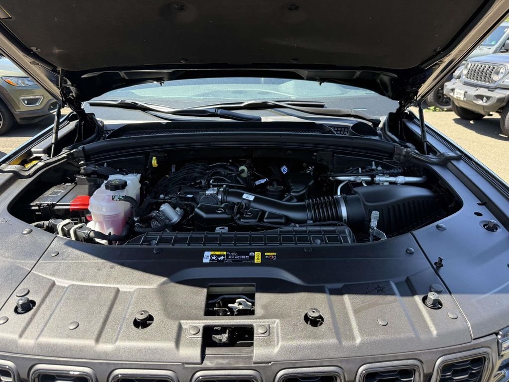 Used 2025 Black Jeep Altitude X image 12