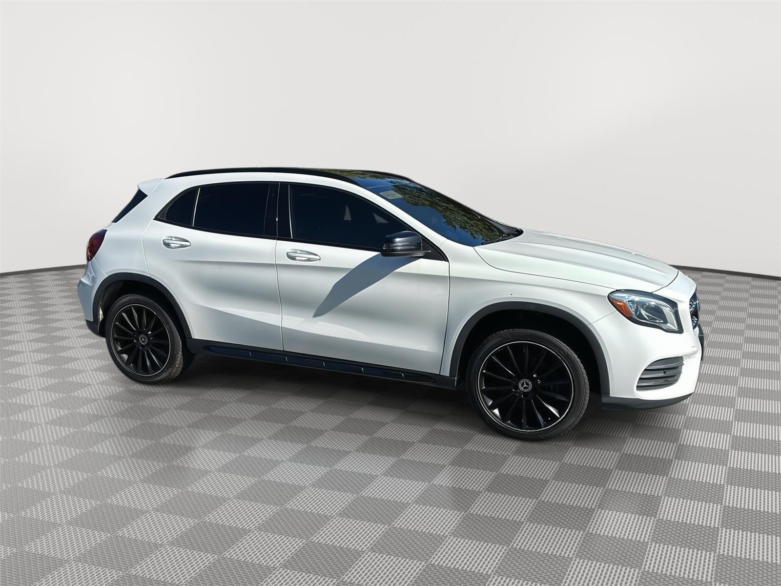 Used 2019 Polar White Mercedes-Benz GLA 250 image 4
