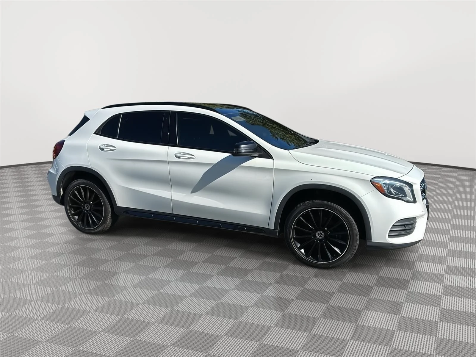 Used 2019 Polar White Mercedes-Benz GLA 250 image 4