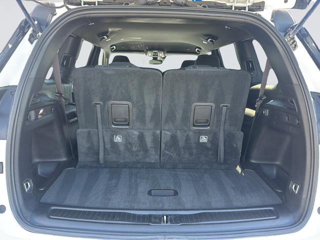Used 2024 White Jeep Laredo image 32
