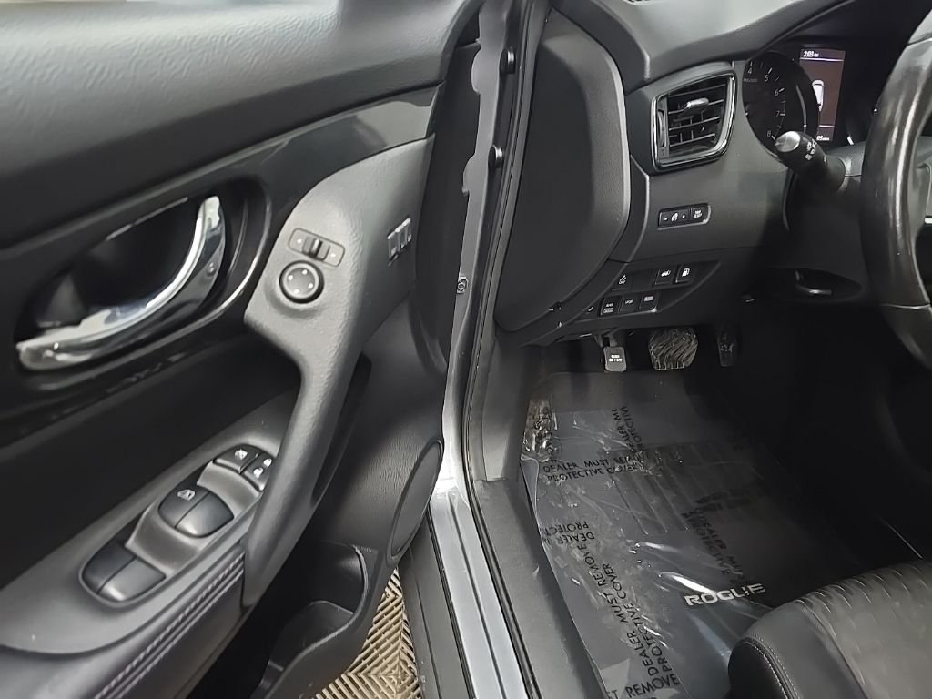 Used 2018 Gray Nissan SV image 30