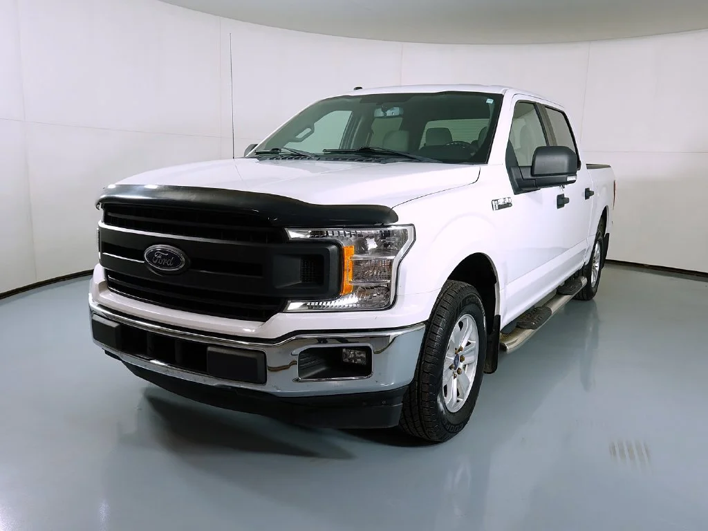 Used 2018 White Ford XL image 4