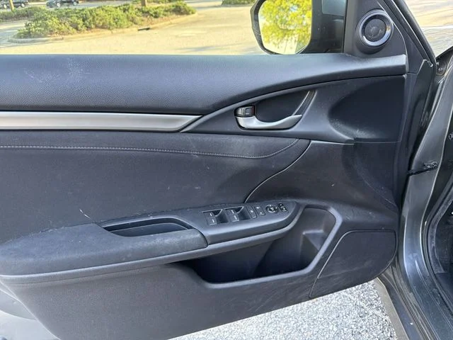 Used 2017  Honda EX image 13