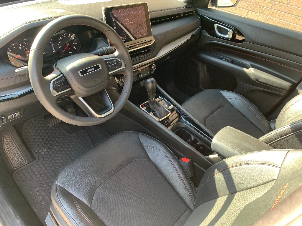 Used 2025 Bright White Clearcoat Jeep Trailhawk image 25