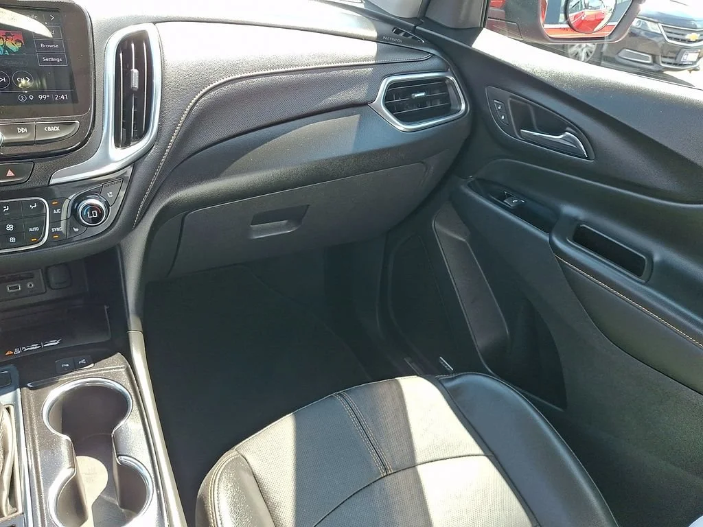 Used 2023 RADIANT RED TINTCOAT Chevrolet Premier image 17