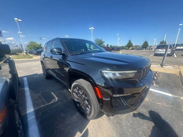 Used 2025 Black Jeep Summit Reserve image 2