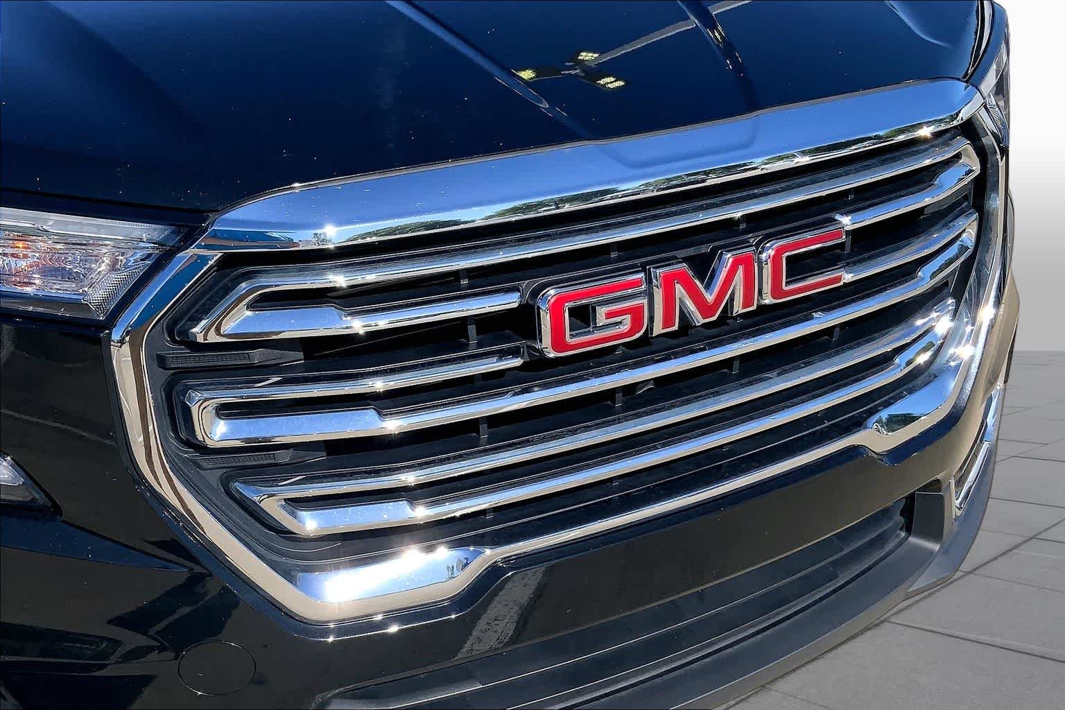 Used 2024 Ebony Twilight Metallic GMC SLT image 31