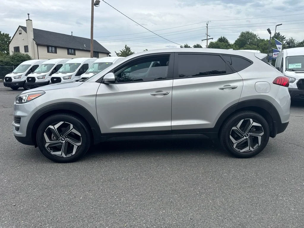 Used 2021 Silver Hyundai SE image 2
