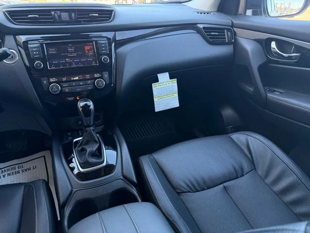 Used 2022 Red Nissan SL image 28