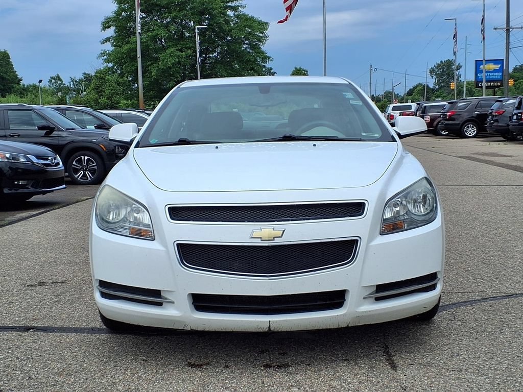 Used 2009 Summit White Chevrolet LT w/1LT image 2