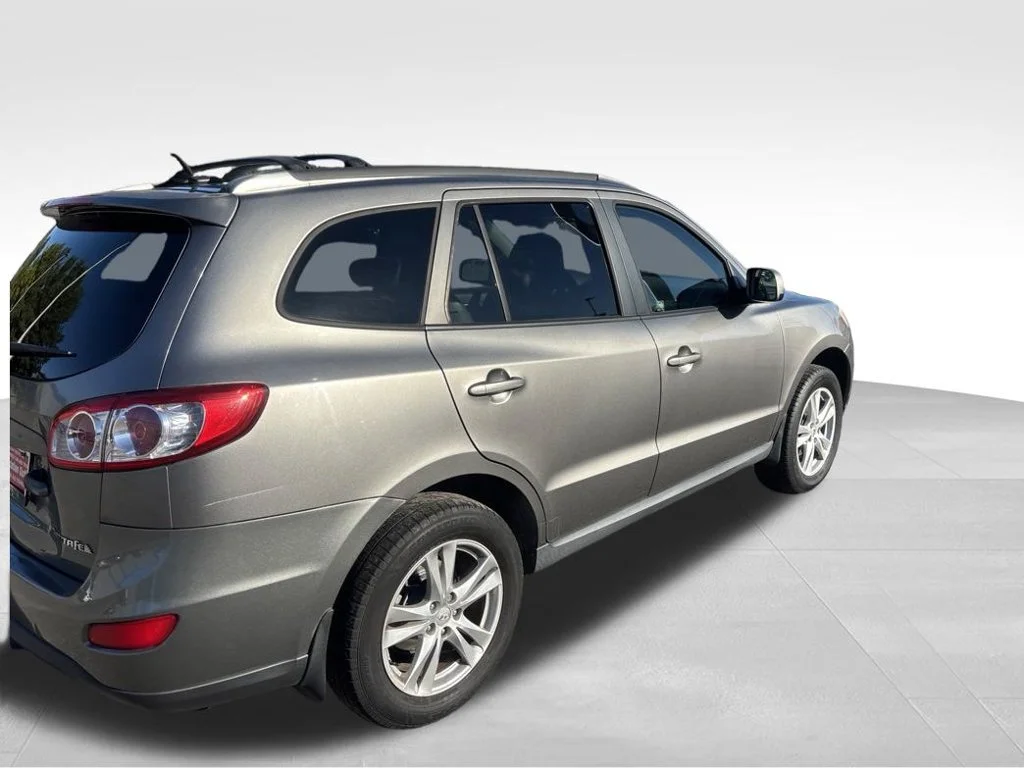 Used 2011 Gray Hyundai SE image 7