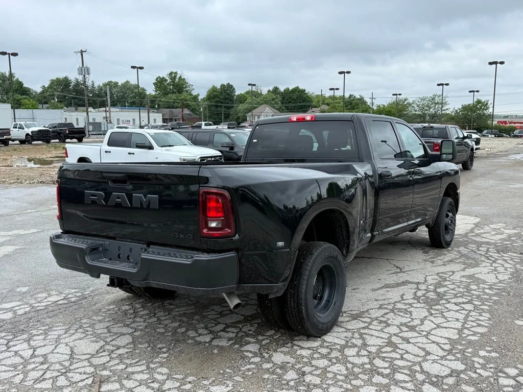 New 2026 Diamond Black Crystal Pearl-Coat Exterior Paint RAM Tradesman image 6