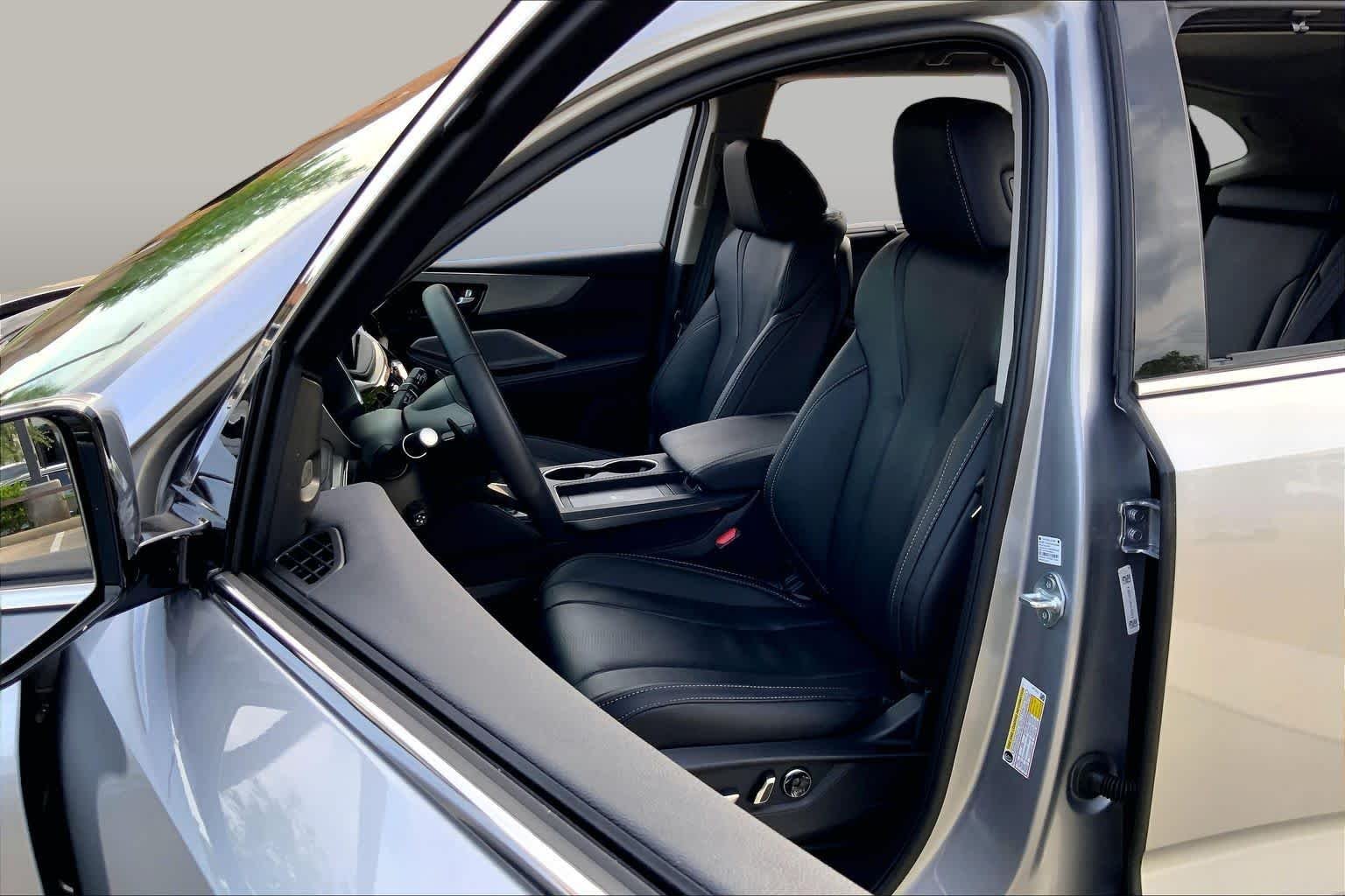 Used 2026 Solar Silver Metallic Acura w/Technology Package image 8