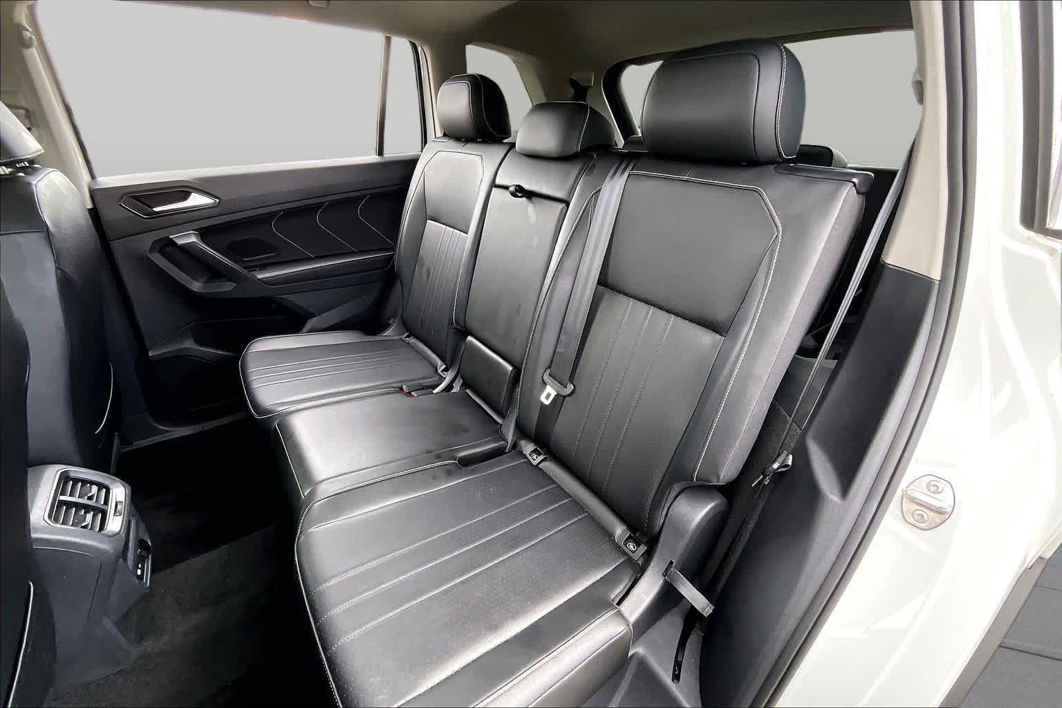 Used 2024 Pure White Volkswagen SE image 18