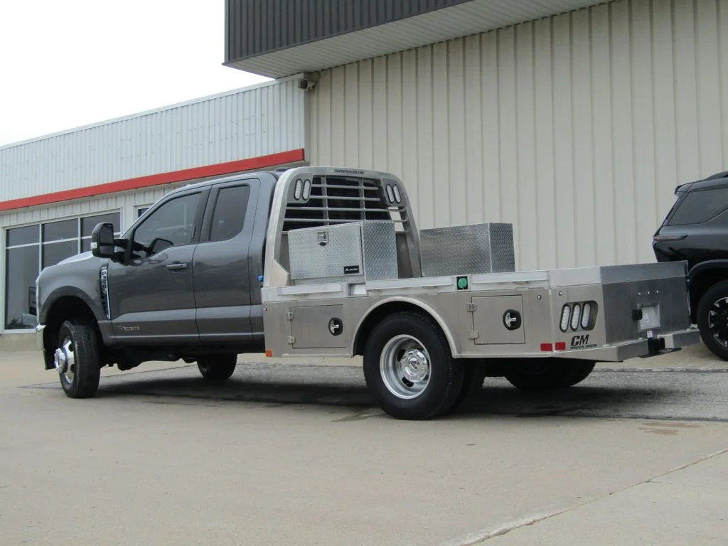 Used 2024 Gray Metallic Ford Lariat image 10